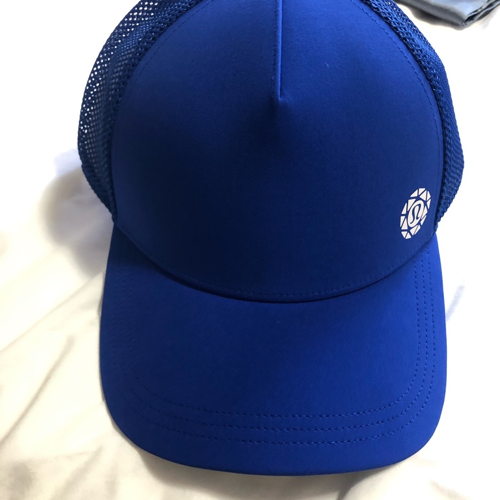 NWOT 2019 Lululemon Seawheeze runners hat size
